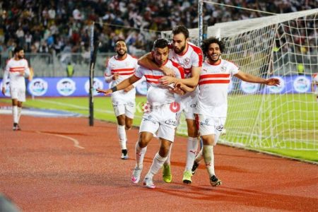 تحذير وتحفيز في جلسة رئيس الزمالك للاعبين قبل مباراة بيراميدز