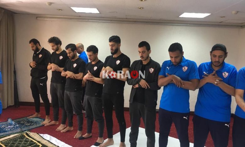 الزمالك يؤدي صلاة الجمعة في فندق إقامته بكينيا (صور)