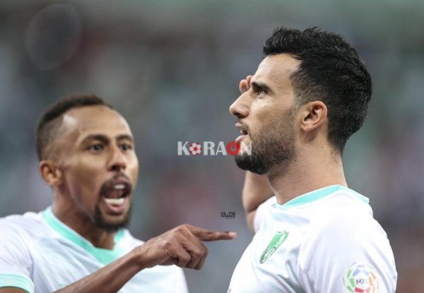 السومة يهدد إدارة الأهلي بالانتقال إلى الهلال في حال عدم تحقيق شروطه