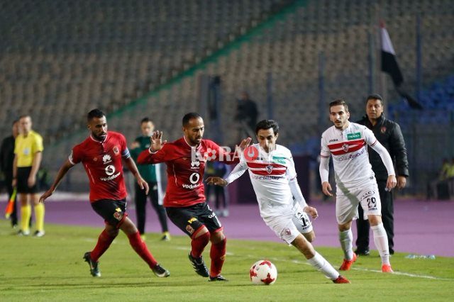 لاعبو الأهلي والزمالك يستفسرون عن مصير القمة