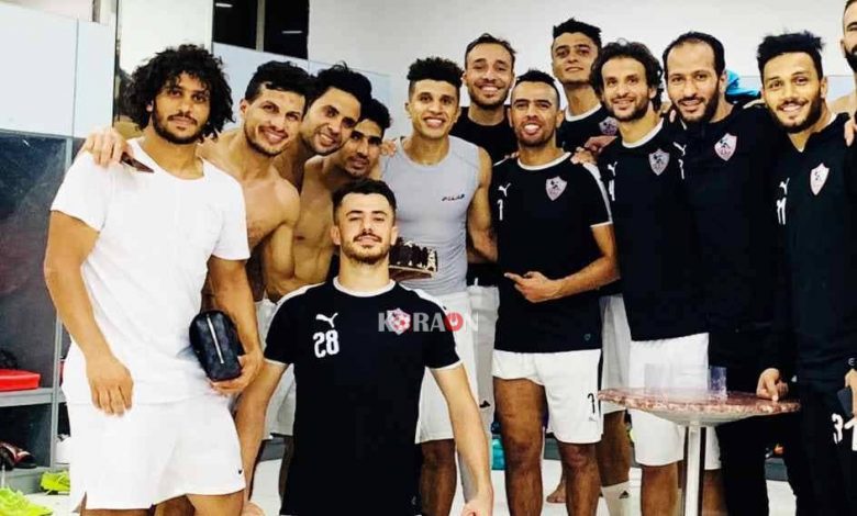 لاعبو الزمالك يحتفلون بعيد ميلاد عبد الغني