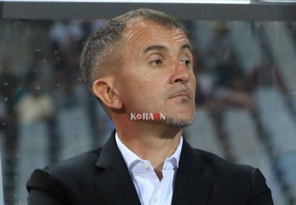 ميتشو يجتمع مع لاعبي الزمالك قبل مواجهة حرس الحدود