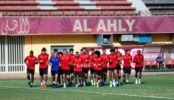 مدير امن أسوان في تدريبات الاهلي