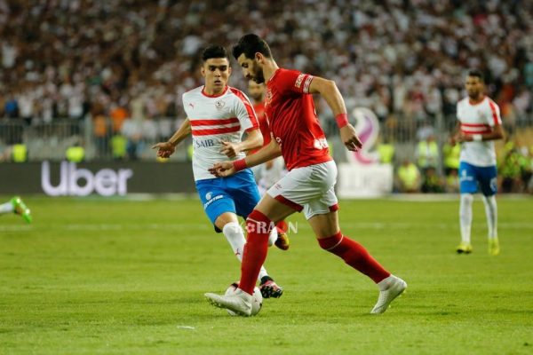 فحص طبي لمدافع الأهلي قبل انطلاق المران