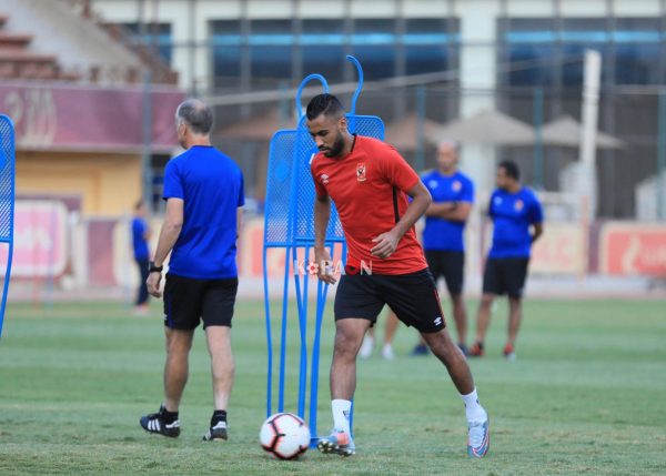 مدرب الأهلي يستمر في القضاء على أحلام حسام عاشور