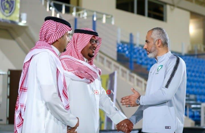 رئيس نادي التعاون يتفقد المران الأول للمنتخب السعودي بالقصيم