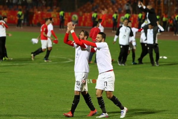 احتفال المنتخب الأولمبي بعلم اليابان بعد الوصول لطوكيو