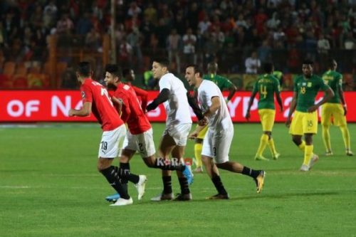 احتفال المنتخب الأولمبي بعلم اليابان بعد الوصول لطوكيو