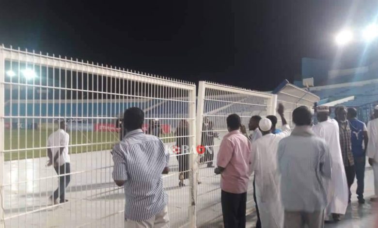 جماهير الهلال السوداني تؤازر فريقها في مرانه الأخير.. صور