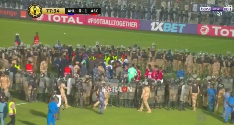 الجيش السوداني يتدخل لحماية لاعبي الأهلي في مباراة الهلال