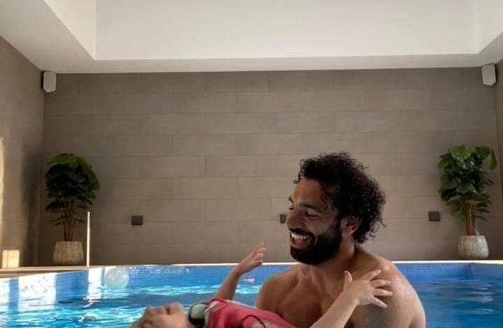 من جديد محمد صلاح ينشر صورة مع مكة