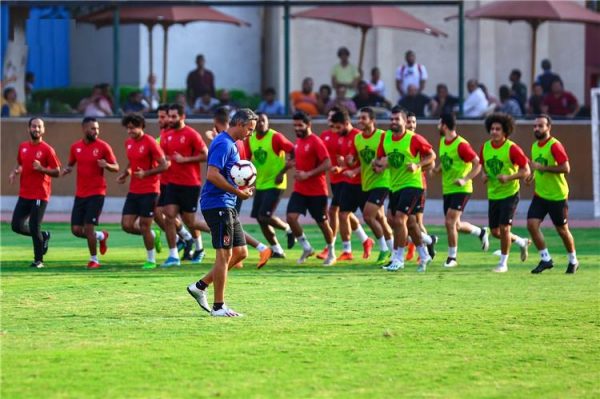 الجهاز الفني بالأهلي يحسم موقفه من عودة التدريبات الجماعية