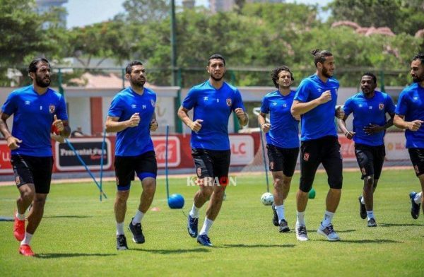 مدرب الأهلي يجتمع باللاعبين