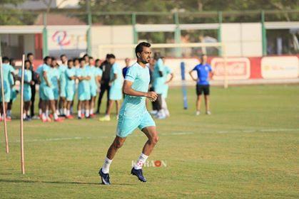 تدريبات بدنية قوية للاعب الأهلي الصاعد