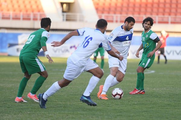 نتيجة الشوط الأول بين العربي والجهراء في دوري الدمج الكويتي