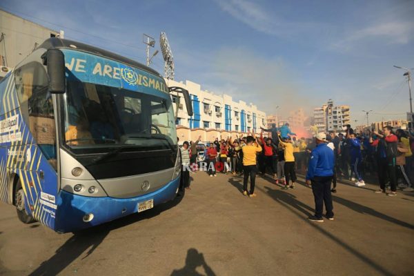 جمهور الإسماعيلي يؤازر اللاعبين قبل انطلاقة الدوري