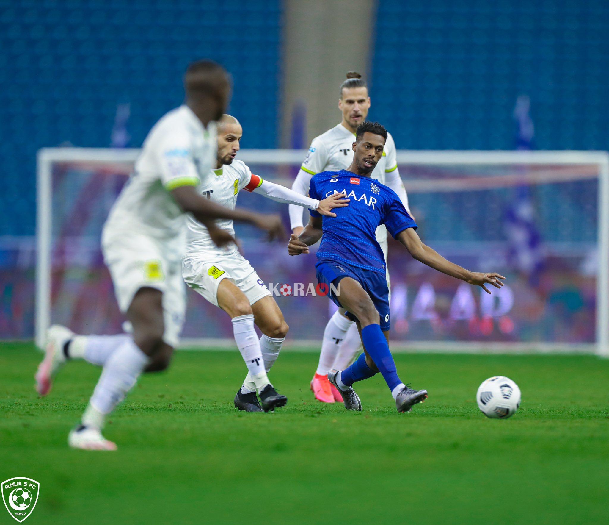 حكمًا هولنديًا يدير كلاسيكو الاتحاد والهلال