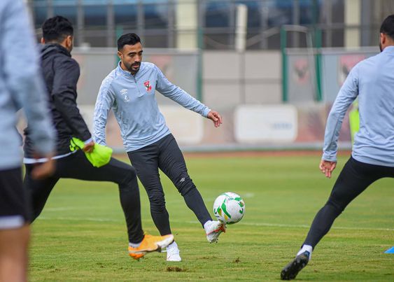 تدريبات بالكرة للاعبي الأهلي