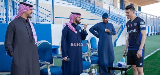 عبدالله الحمدان يشارك في تدريبات الهلال السعودي