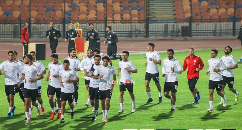 بالصور  المنتخب الوطني يؤدي تدريبه الثاني في استاد القاهرة