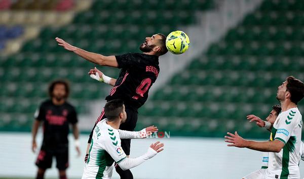 ريال مدريد يحقق فوزاً غالياً علي إلتشي بهدفي بنزيما في الدوري الإسباني