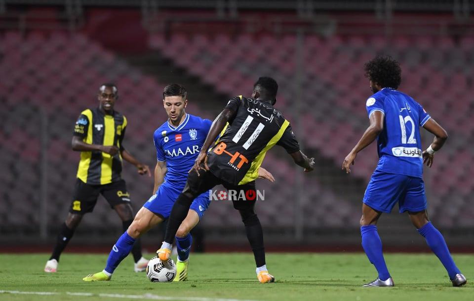 الاتحاد يتفوق علي الهلال في الشوط الاول من كلاسيكو الدوري السعودي