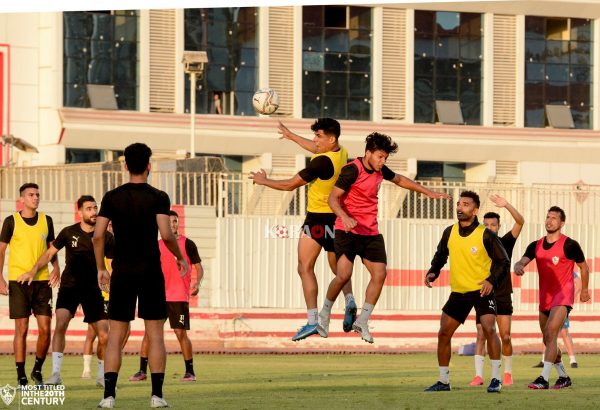 تدريبات بدنية وإطالات للاعبي الزمالك استعدادا لمواجهة أسوان في الدوري