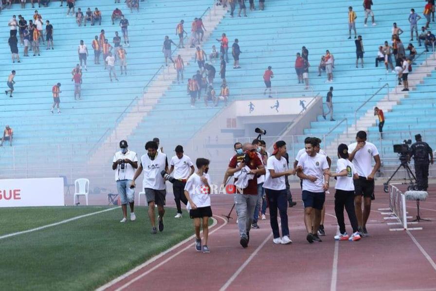 شغب جماهيري كبير قبل إنطلاق مباراة الأهلي والترجي