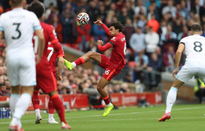 أهداف مباراة ليفربول وبيرنلي 2-0