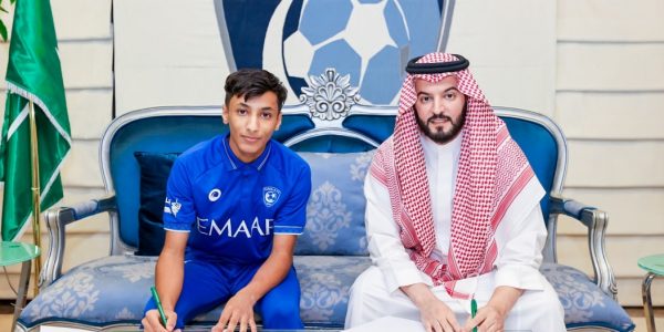 رسميًا.. الهلال السعودي يوقع عقدا احترافيا مع الثنائي الأسمري والدوسري