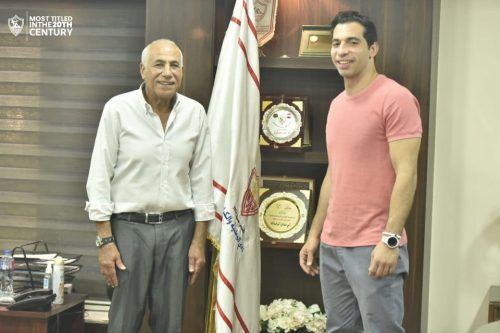 عاجل الزمالك ينجح فى التجديد لـ أحمد الأحمر