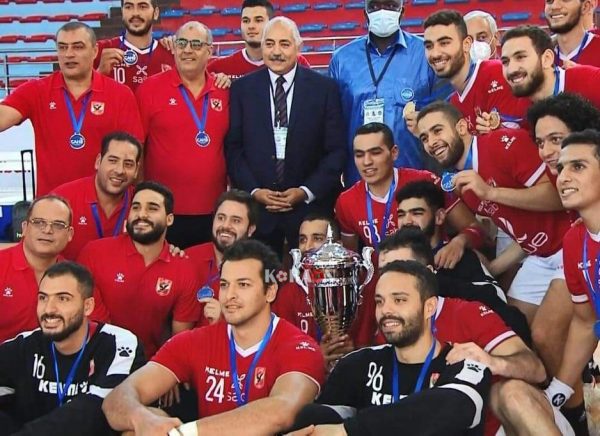 العامري فاروق يشيد بلاعبي الأهلي بعد التتويج ببطولة كأس الكؤوس