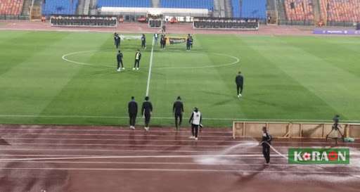 الزمالك يصل برج العرب ولاعبي الفريق يعاينون أرضية الاستاد