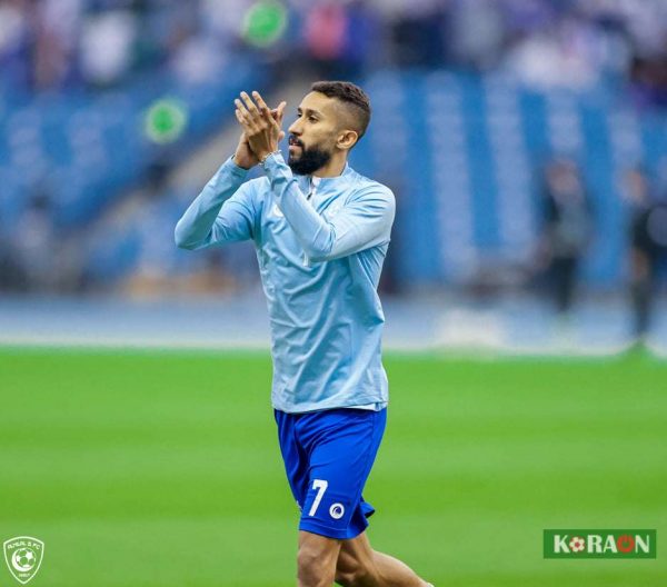 الهلال السعودى يجري تدريبات الاحماء استعدادا لمواجهة بوهانج الكورى بنهائي آسيا