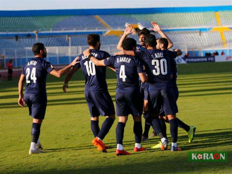 حافلة بيراميدز تصل ملعب المباراة لملاقاة الزمالك وسط حماس كبير