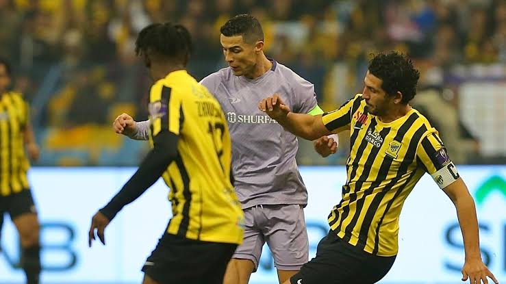 أول رد من الاتحاد لحماية الشمراني من إهانات جماهير النصر!