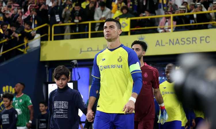 لاعبوا النصر السعودي يحتفلون بعيد ميلاد كريستيانو رونالدو