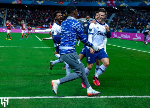 بعد التأهل إلى نهائي كأس العالم .. نجم الهلال يسخر من تاليسكا والنصر!