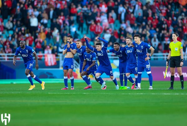 بعد إنجاز المونديال .. الهلال يقترب من خطف نجم برشلونة من أنياب النصر!