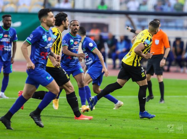 وليد الفراج يرد على “مشجع” يُطالب بإعادة مباراة الاتحاد والفتح!