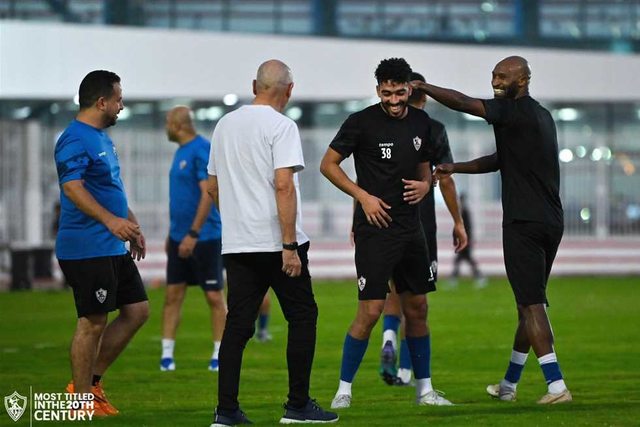 جلسة بين فيريرا و مصطفي الزناري في تدريبات الزمالك