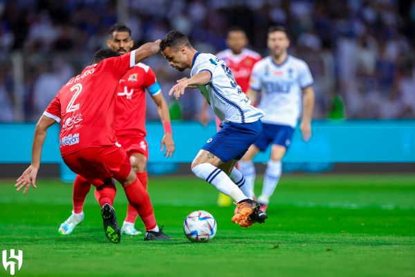 الهلال بالزي الأزرق والوحدة بالزي الأحمر في نهائي كأس الملك