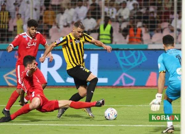 عرض إماراتي يُهدد مستقبل حمدالله مع الاتحاد السعودي!