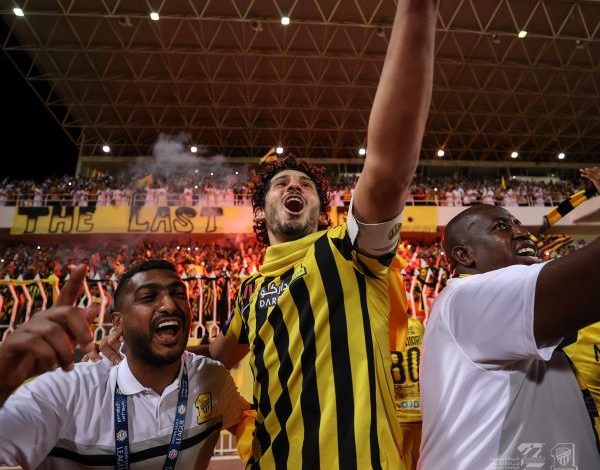 بعد اقتراب التعاقد مع بنزيما .. جمهور الاتحاد يرفض خيانة حجازي!