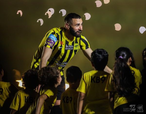 أين يقيم كريم بنزيما بعد انتقاله إلى الاتحاد السعودي؟