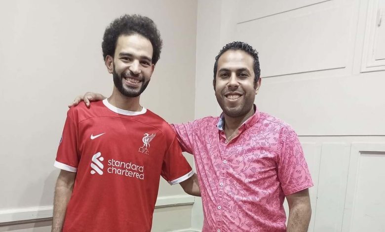 من دمياط .. شبيه محمد صلاح ينصح الفرعون المصري “بلاش تسيب ليفربول”