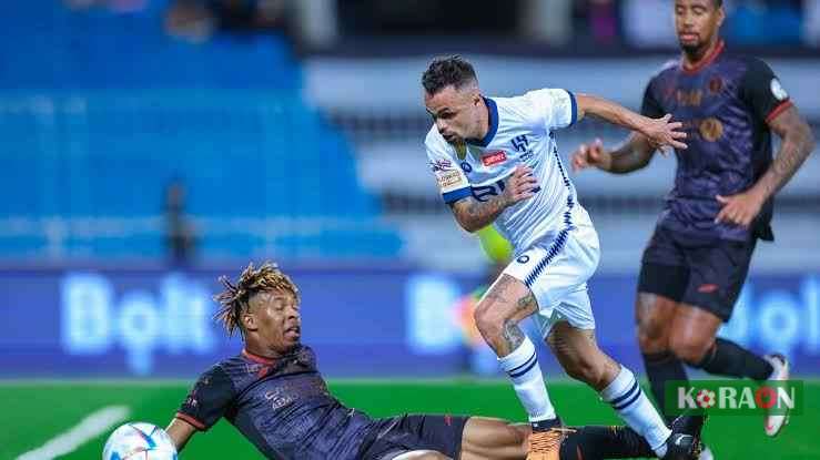 من هو معلق مباراة الهلال والطائي في دوري روشن السعودي؟