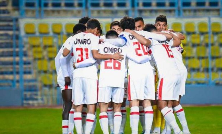 سبب وجود ثلاثي الزمالك المستبعد في أرضية الملعب