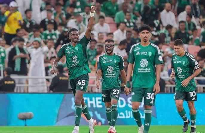 الأهلي يواجه جدة وديًا استعدادًا لاستئناف دوري روشن