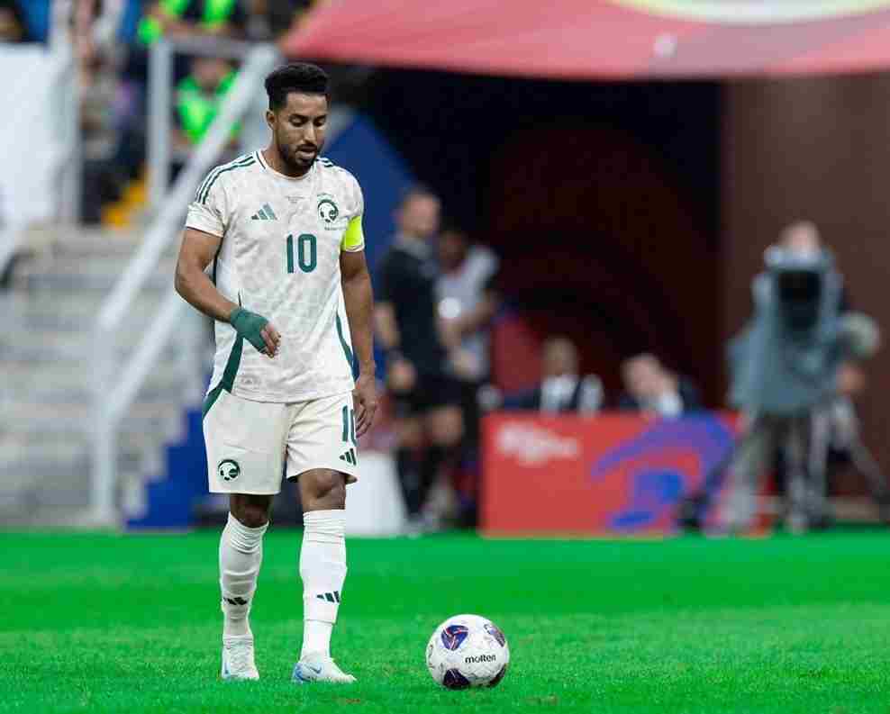 سالم الدوسري يتعرض للهجوم رغم فوز المنتخب السعودي